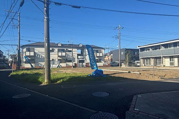 分譲地全景1（撮影_2024年12月）分譲地南東側から撮影。それぞれの敷地の特徴に合わせ、お客様のご要望に沿った間取りをご提案いたします。