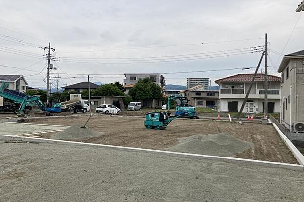 No.3_土地2（撮影_2025年6月）敷地南側より撮影。敷地延長B、Cを上手く使って頂けるので、駐車もしやすい区画となります。