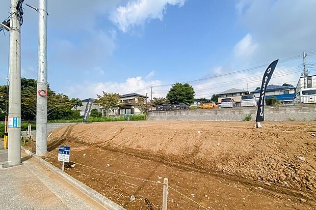 No.2_土地2(撮影_2025年9月)道路に面した間口も広く、駐車計画がとりやすい区画です。