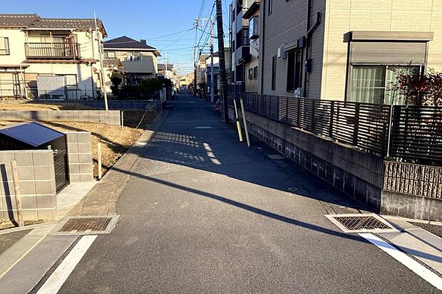 No.4前面道路1（撮影_2026年1月）幅員約4mの前面道路。