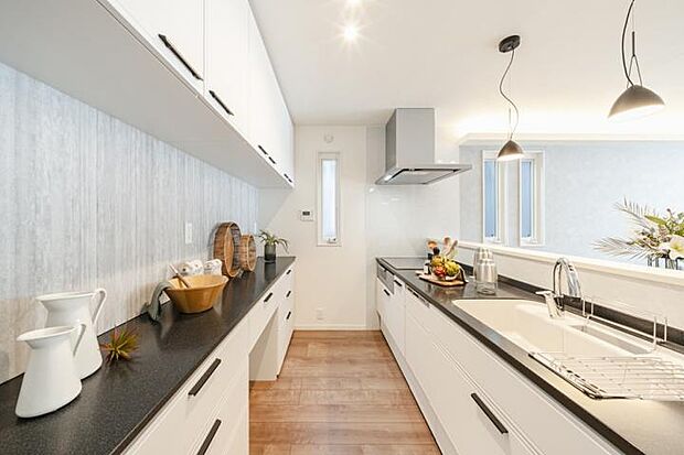 【No.I-3_キッチン（撮影_2025年9月）】IHクッキングヒーター・食洗機内蔵。