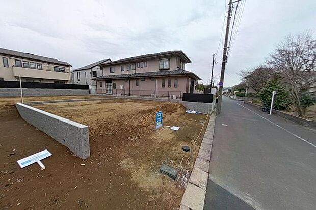 【No.2土地（撮影_2025年_3月）】南西道路に面しており、陽当たり良く道路高低差が無いので駐車計画も立てやすい区画です。