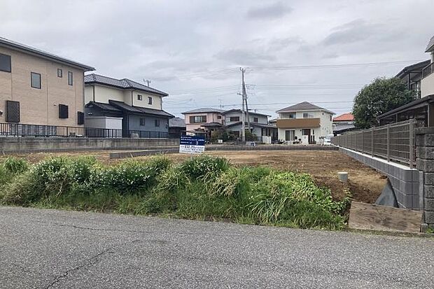 No.3_土地（撮影_2025年4月）40坪以上でゆったりした土地の広さ。南向きで陽当たりのよい分譲地です。