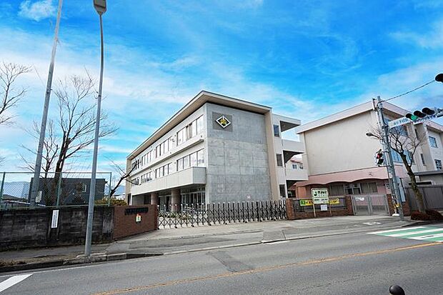 甲府市立山城小学校