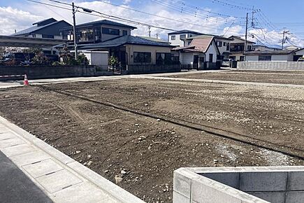 敷地面積201.98m2（61.09坪）敷地北側から撮影。 2方向に道路が接地しています。日当たり良好にご建築頂けます。 