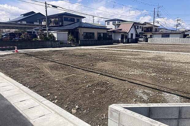 敷地面積201.98m2（61.09坪）敷地北側から撮影。 2方向に道路が接地しています。日当たり良好にご建築頂けます。