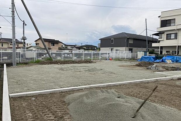 No.4_土地2（撮影_2025年6月）敷地北東より撮影。　間取り、見積り作成無料にて行います。お気軽にお申し付けください。