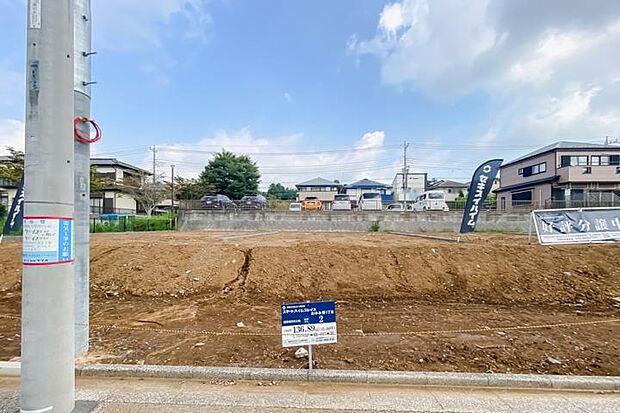 No.2_土地1(撮影_2025年9月)陽光あふれる南道路区画で自由設計にてお楽しみ頂けます。※敷地内に電柱が建ちます。
