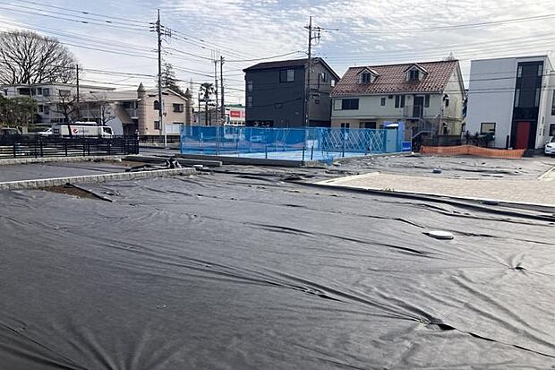 【No.5_土地4(撮影_2026年2月)】前面道路も幅5mあり、車庫入れもしやすくなっています。