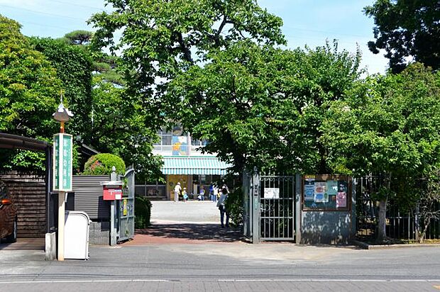 鶏鳴幼稚園（約640m・徒歩8分）