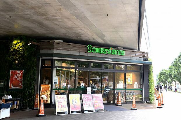 クイーンズ伊勢丹 武蔵境店（約1,620m・徒歩21分）