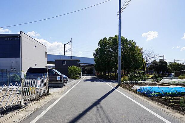 【No.7_前面道路（撮影_2025年10月）】幅員約6mの前面道路。