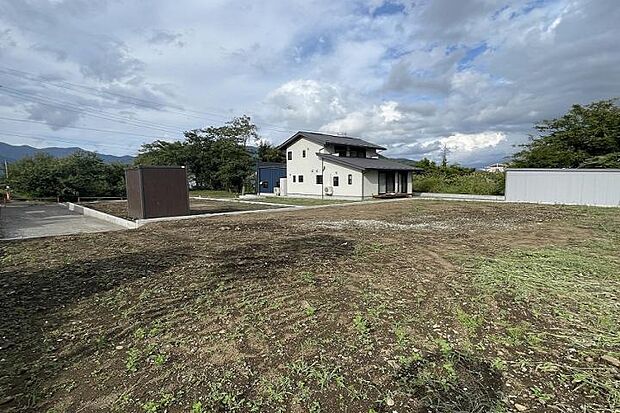 No.3_土地(撮影_2025年9月)南西より撮影。 土地面積:359.03m2(108.60坪)