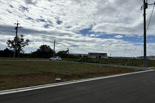 【No.3_土地2（撮影_2025年10月）】整形地で建物配置、駐車場配置がしやすいです。