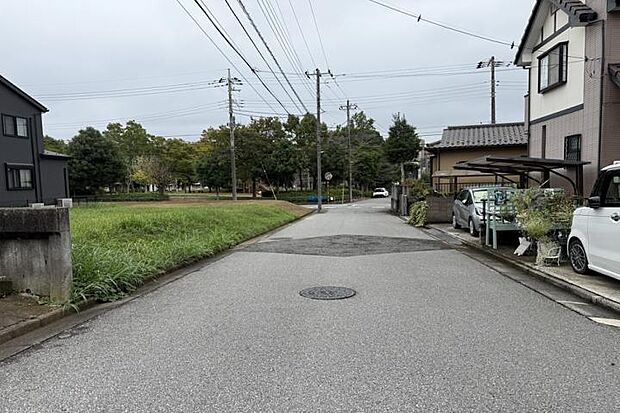 【No1~2_前面道路2(撮影_2025年10月)】南側より撮影