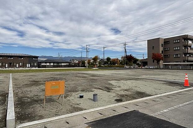 No.2_土地1（撮影_2025年11月）南西より撮影。南北に広い土地なので、日当たり良好です。