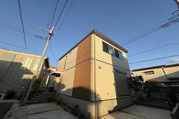 【No.3_外観2(作成_2026年1月)】駐車場2台分をしっかり確保した、ゆとりある外観計画。