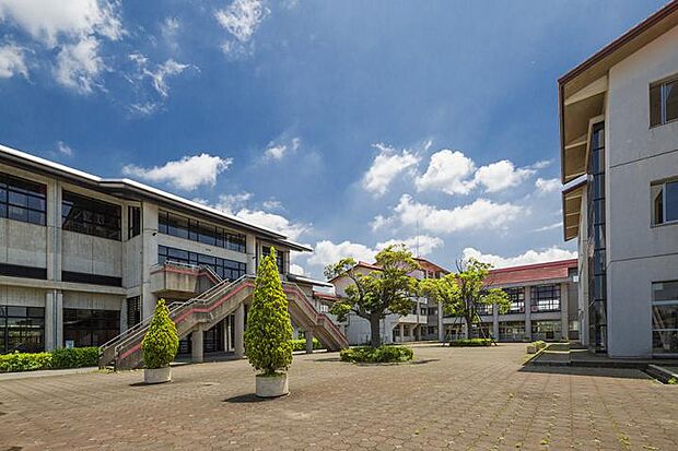 袖ケ浦市立蔵波中学校（約1,110m・徒歩14分）