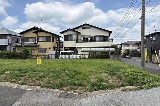 No.2_土地1（撮影_2026年6月）日当たり良好な南東向きの角地です。