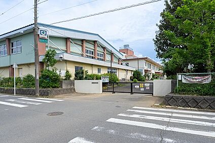 八千代市立勝田台南小学校 310m(4分)
