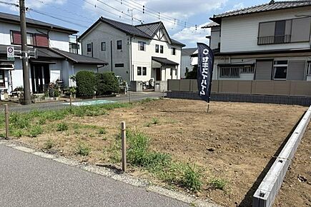 No.2_土地1（撮影_2026年7月）120.03m2（36.3坪）。二方向が道路に面した角地です。 