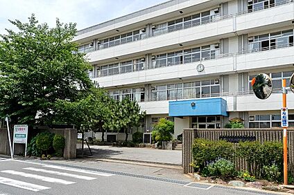 四街道市立四街道西中学校 610m(8分)