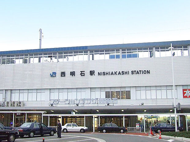 【交通利便なエリア】新快速や通勤特急が停車するJR山陽本線「西明石」駅まで徒歩約13分～15分。新幹線も乗り入れているため、遠方へお出かけの際も便利です。山電藤江駅へも徒歩約3分～7分で到着します。