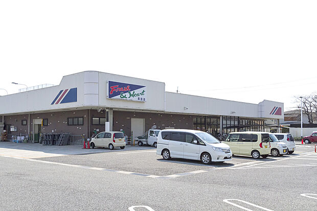 【買い物施設が充実】国道2号線へ出やすく車利用も便利。マルアイ森田店まで徒歩約6分、キリン堂明石森田店まで徒歩約8分。幹線道路沿いなどに多彩な商業施設が点在し、暮らし良い住環境が整います。
