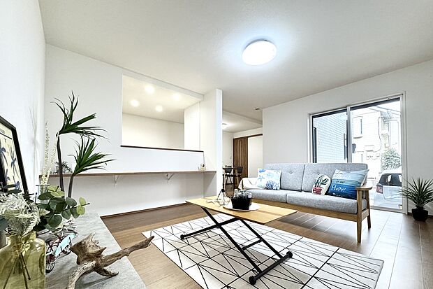 ◆20.4帖の広々としたリビングは、家族や友人との団らんに最適です♪