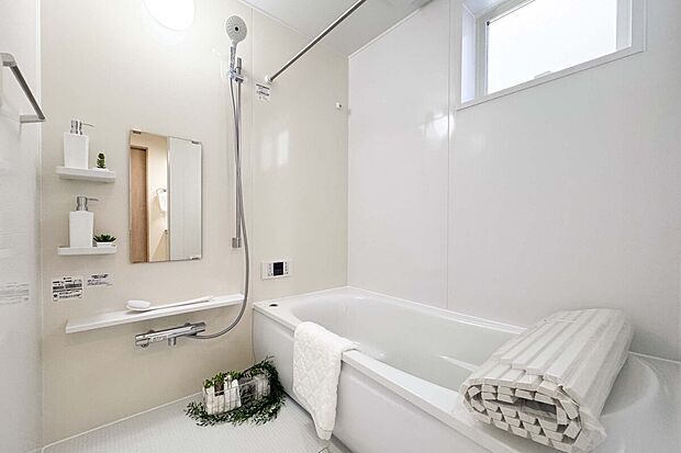 【浴室】人間工学を応用したゆるリラ浴槽で身も心もリラックス。節約にもなる保温性の高い魔法びん浴槽。高品質のTOTOのサザナシリーズ。(施工事例)