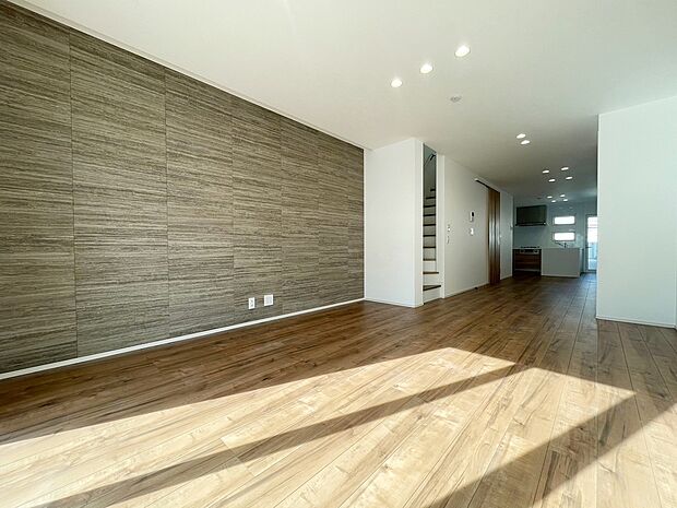 施工例　広々としたスペースに優しい光があふれるくつろぎのリビングダイニング