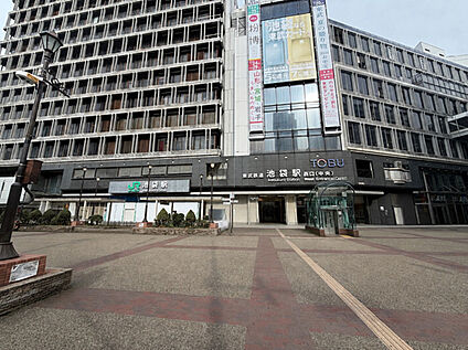 池袋駅 約1200m(徒歩15分)