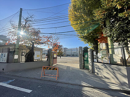 高井戸第三小学校　 約320m(徒歩4分)