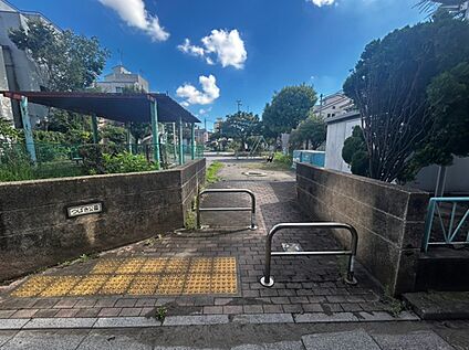 つばき公園 約240m(徒歩3分)