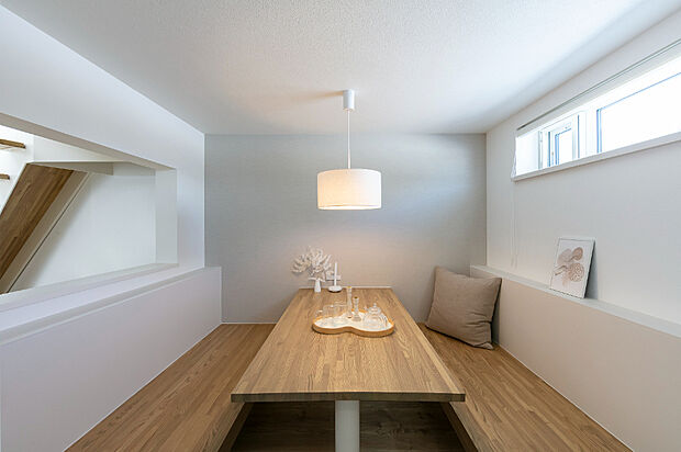 【ダイニングヌック】
個室のような居心地の良いダイニングヌックがあれば、日々の何気ない出来事を話したくなり、自然と会話が生まれ、家族の絆がさらに深まります。
（現地撮影：2024年3月）