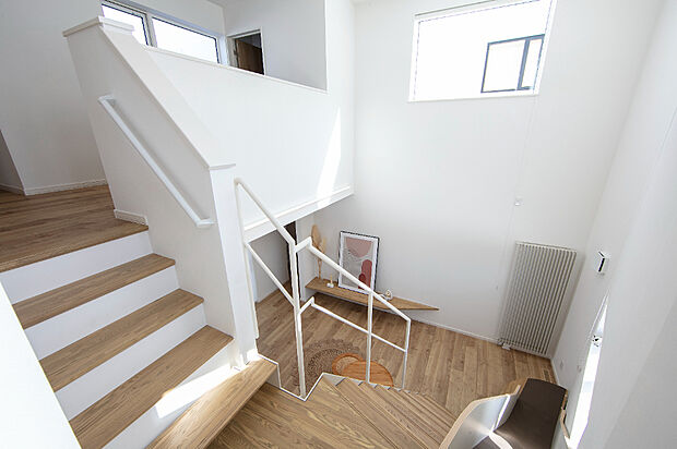 【書斎から見渡せるリビング空間】
（現地撮影：2024年3月）