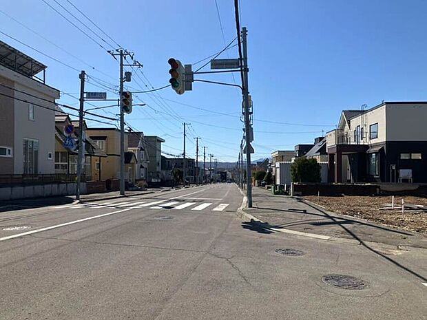 【現地写真】
1区画は開放感あふれる角地となっております。陽当りや風通しが良く、快適なお住まいを立てられますね。
（2025年4月撮影）