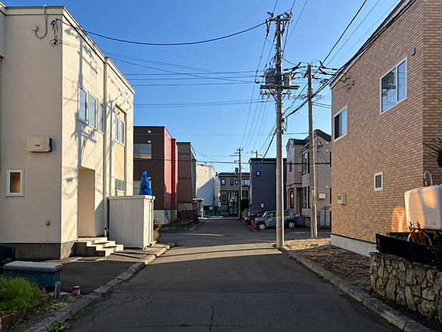 【現地写真】
徒歩10分圏内に生活利便施設が充実した暮らしやすい環境。ぜひ周辺環境と合わせて現地をご覧ください。
（2025年11月撮影）