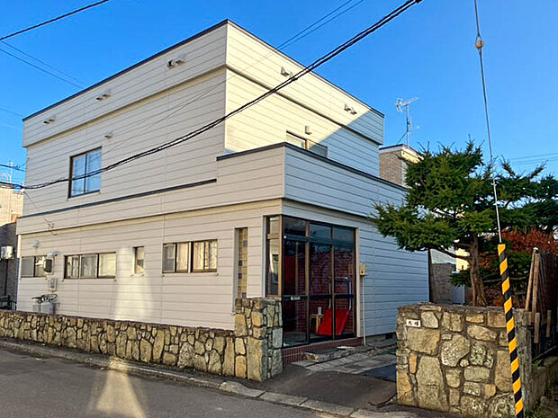 【現地写真】
古家解体後の更地渡しになります。4LDKの建物参考プランがございます。詳細についてはお気軽にお問い合わせください。
（2025年11月撮影）