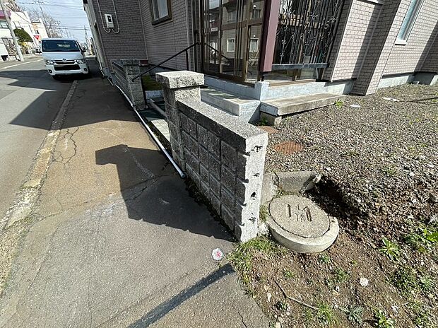【現地写真】
即お引渡しが可能です。現在更地のためスムーズに建築計画をスタートできます。
（2026年4月撮影）