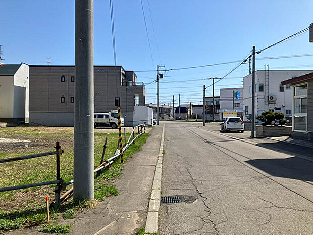 【現地写真】
「北都小学校」まで徒歩約9分、「北都中学校」まで徒歩約4分とお子様の通学も楽々。子育て世帯にもおすすめです。
(2026年4月撮影)