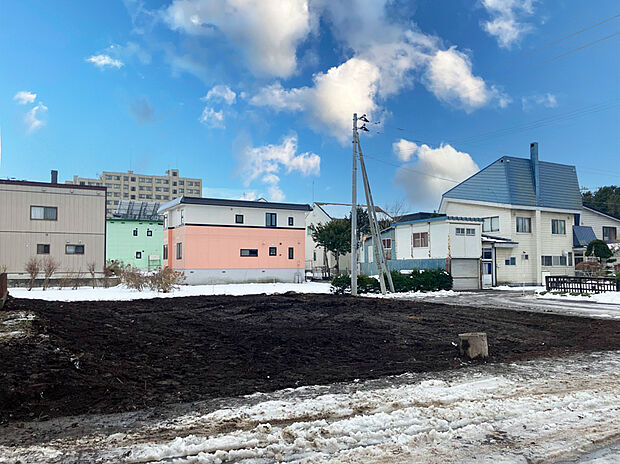 【【現地写真】】現在更地につき解体費用が掛からず、お引渡し後はスムーズに建築を始められます。土地の広さや建設後のイメージもしやすいですね。
(2025年11月撮影)