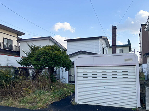 【【現地写真】】現在古家がございますが、解体後更地でのお引渡しになります。2026年1月末頃のお引渡し予定です。
(2025年11月撮影)