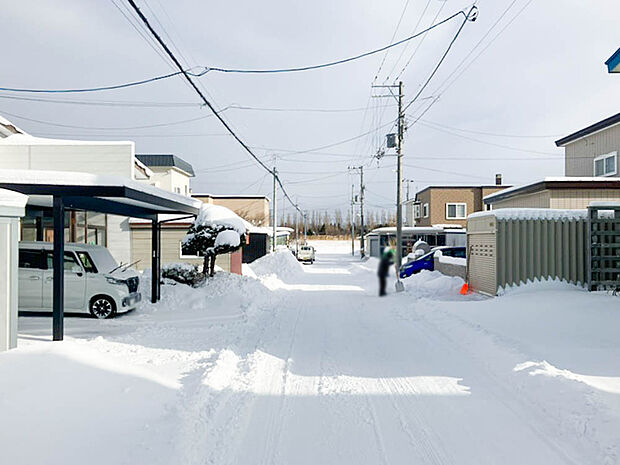 【【現地写真】】住環境に配慮された第一種低層住居専用地域、閑静な住宅地の一画です。徒歩約5分には小学校、徒歩10分圏内には緑豊かな公園もあり、子育て世帯にもおすすめ。
(2025年12月撮影)
