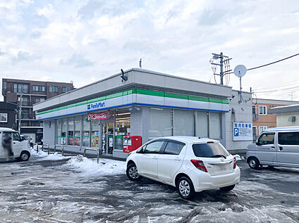 ファミリーマート 札幌南24条西14丁目店 350m(徒歩5分)