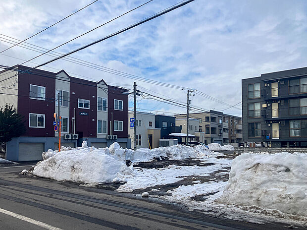 【【現地写真】】現況は更地となっております。解体費用が抑えられ、引き渡し後はスムーズな着工が可能です。
（2026年3月撮影)