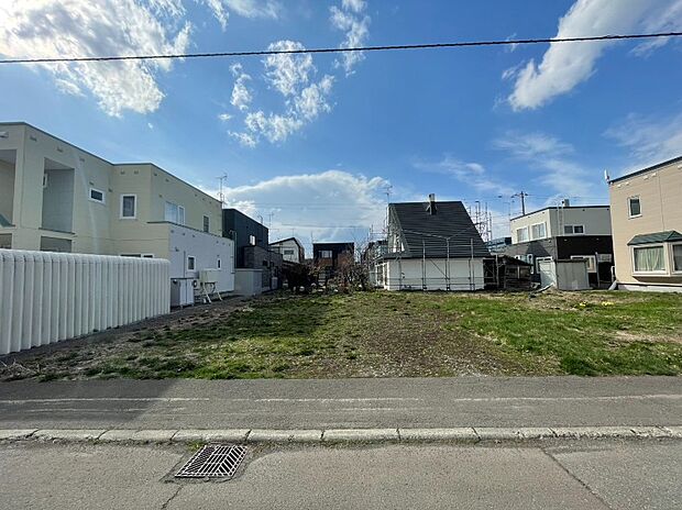 【【現地写真】】現況が更地のため、すぐに建設を開始でき、施工期間を短くすることができます。即お引渡しも可能です。
(2026年4月撮影）