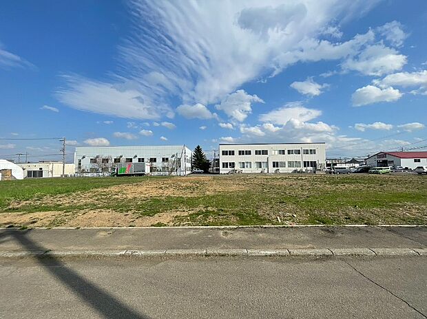 【【北側 現地写真】】陽当りの良さと開放感が魅力です。暖かい陽光と通り抜ける風を感じられる快適なお住まいになりそうですね。
(2026年4月撮影）
