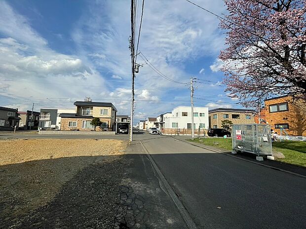 【【現地写真】】近くには公園がございます。お子様にも嬉しい立地ですね。子育て世帯にもおすすめできる物件です。