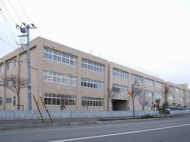 百合が原小学校（約400m）